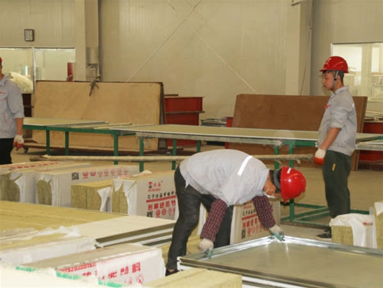 手工巖棉板生產(chǎn)車(chē)間