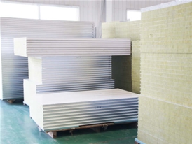 機(jī)制彩鋼板倉庫實(shí)景